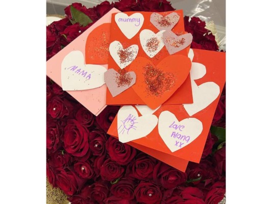 “Que no nos falte el amor para sentirnos vivos, amor incondicional @cristiano”, compartió en su Instagram Georgina Rodríguez con un carrusel de fotografías junto a Cristiano Ronaldo y sus bellos hijos.