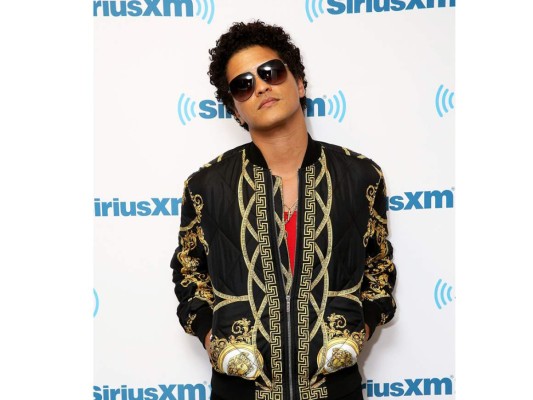 Bruno Mars sorprende con cambio de apariencia