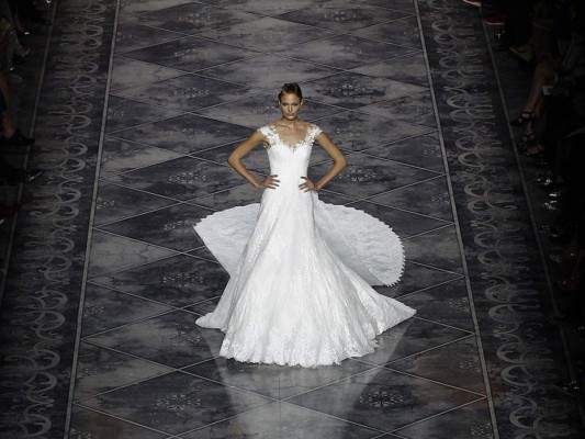 Atelier Pronovias enamora con su propuesta en Barcelona Bridal Week