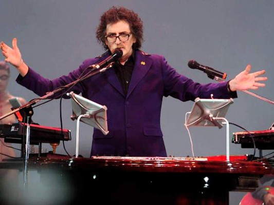 Charly García. Sus problemas con las drogas eran cada vez más graves. La estrella se volvió intratable para su entorno, llegaba tarde a los conciertos, estallaba de ira, destrozaba guitarras y teclados sobre el escenario o insultaba al público. Se recuperó y reapareció hace unos años, más gordo y mucho más tranquilo.