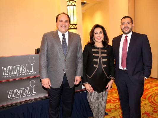 Christian Vandejully, Carolina de Canahuati y Gabriel Vargas (Fotos Hector Hernández)