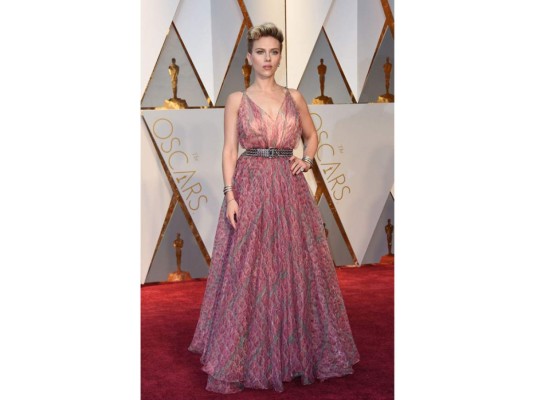 Scarlett Johansson con Azzedine Alaia