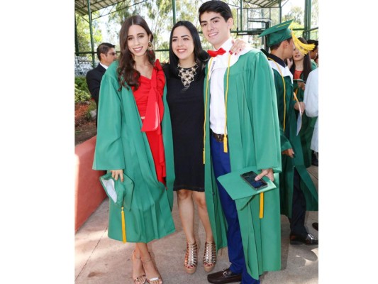 Entrega de títulos en DelCampo International School I parte