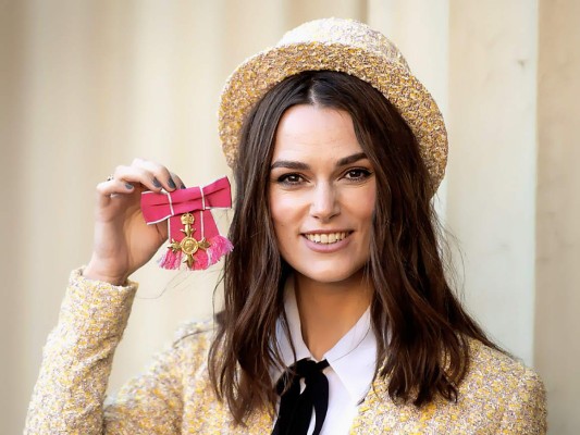 Keira Knightley recibe el premio OBE