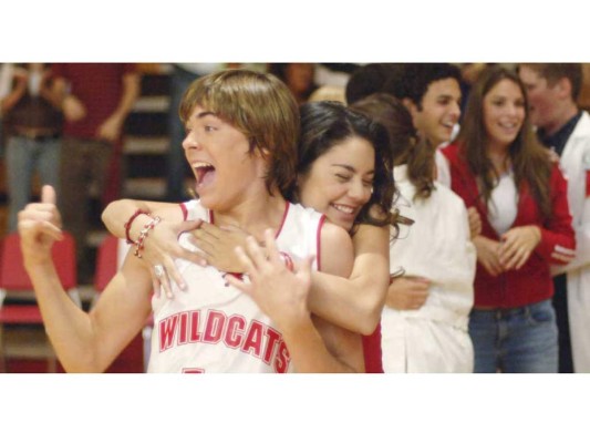 Drew Seeley cantó en las canciones interpretadas por Troy.