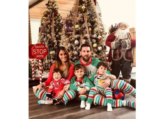 Leo Messi junto a su esposa Antonella y sus tres hijos