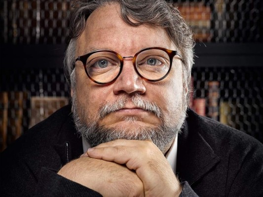 Guillermo del Toro cuenta como pasa la cuarentena y da algunas recomendaciones