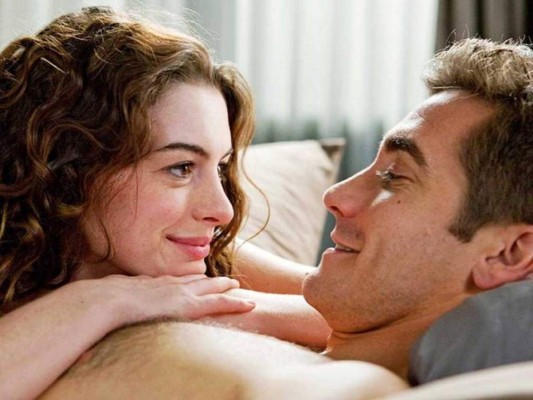 Amor y otras adicciones. <br/>Maggie es una mujer que por su extraña condición decide vivir su vida en libertad, hasta que encuentra el amor en un joven vendedor de medicamentos, interpretado por Jake Gyllenhaal. Ambos recibieron nominaciones al Globo de Oro.<br/>