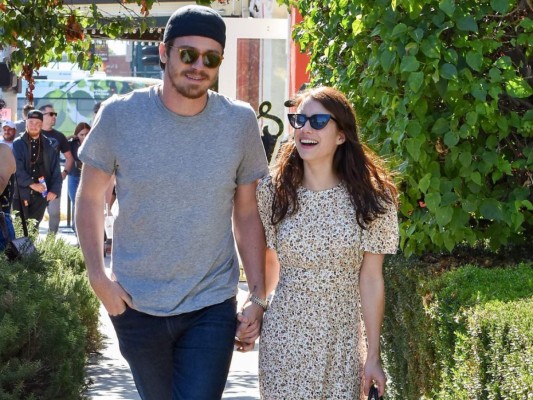 Emma Roberts y Garrett Hedlund están esperando su primer hijo  