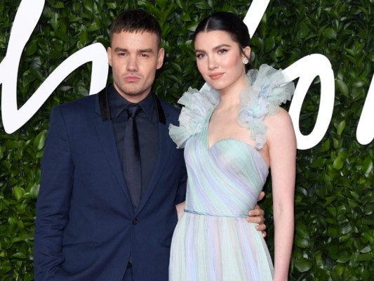 Liam Payne y Maya Henry. Se comprometieron en 2020 y decidieron poner fin a su relación en junio de este año. El cantante se disculpó y mencionó sentirse decepcionado de sí mismo por el rompimiento.