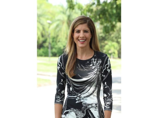 GABY AUED <br/>CEO de Tecnasa <br/>PANAMEÑA CEO EN EL SECTOR DE TECNOLOGÍA<br/>Estudio en Brown University, con especialización en estrategia de las Escuelas de Negocio de Harvard y Stanford. Es la CEO y Gerente General de Grupo TECNASA, conglomerado regional líder en integración de soluciones tecnológicas. Es Fellow del Aspen Institute, miembro del “Central America Leadership Initiative” y miembro activo del CEO’s International Partners Advisory Council de NCR Corporation.