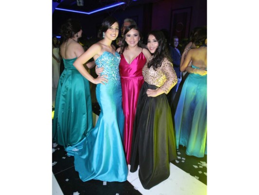 Glamorosa gala de la Escuela Internacional Sampedrana