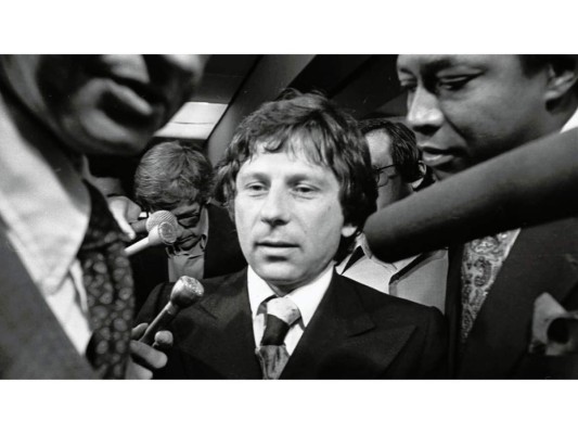 Run, Polanski, run<br/>El director Roman Polanski había ganado el Óscar por su película El Pianista en 2002, pero no asistió a la ceremonia ya que huyó de los Estados Unidos tras haber salido culpable de abuso sexual. <br/>