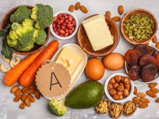 Vitamina A: Ayuda a regular el sistema inmune. Asimismo, protege el cuerpo manteniendo el estómago, la piel, los tejidos de la boca, el sistema respiratorio y los intestinos sanos.