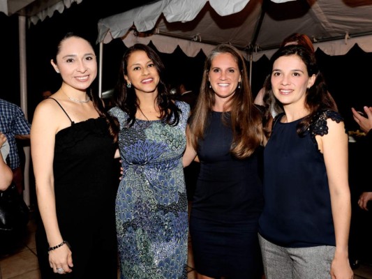 Recepción para despedir al embajador James Nealon