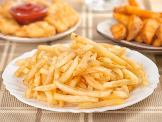 #7 Comida Rápida. La comida rápida es conveniente pero es poco saludable. Aprende a preparar unas cuantas comidas simples, para que tu pareja no coma siempre fuera.