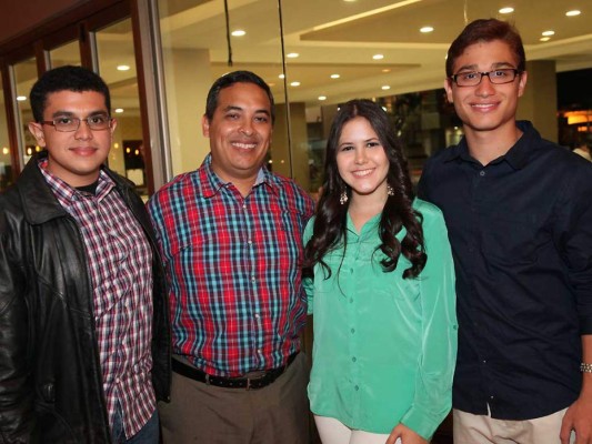 Alumnos de Macris School celebran logros obtenidos en Olimpiadas de Matemáticas