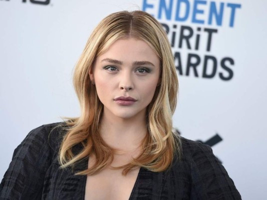 Chloë Grace Moretz: 'Protestantes pacíficos fueron golpeados, gaseados, arrestados y tratados con brutalidad durante el movimiento Black Lives Matter. ¿Me estás diciendo que el Capitolio está siendo invadido y que difícilmente están mostrando fuerza para detenerlo? Eso habla por sí mismo'.