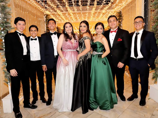 Ricardo Melara, Felipe Banegas, Miguel Mejía, Daniella Marie, Marcela Molina, Maria alejandra Romero, Victor y Andres Ponce