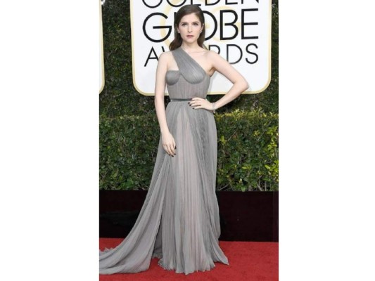 Ana Kendrick en un vestido poco favorecedor a su peil de Vionnet