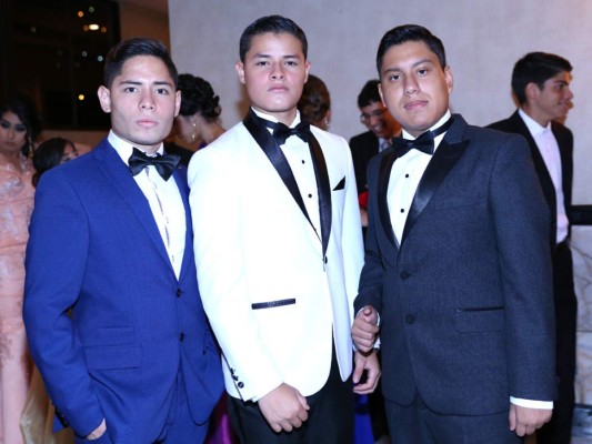 Mayan School celebra su prom al estilo los Oscar