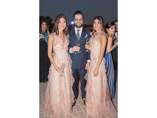 Eduardo Interiano y Lucía Chicas celebran boda a la orilla del mar   