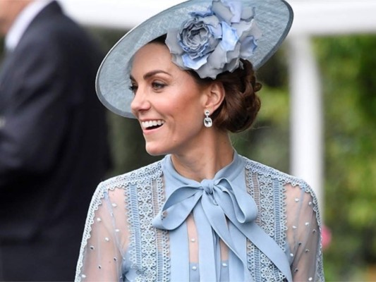 El impecable look de Kate Middleton en el Royal Acost