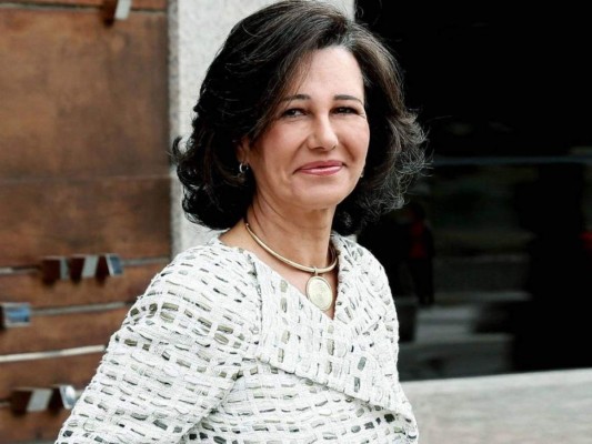 8. Ana Patricia Botín<br/>La española es presidenta del Banco Santander desde 2014. Frente a los disturbios políticos, ha defendido la tecnología financiera y se ha centrado en los emprendedores, respaldando las pequeñas empresas y las compañías propiedad de mujeres.