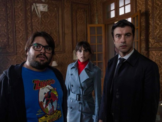 ORIGENES SECRETOS<br/>Basada en el libro de David Galan Galindo quien ahora es el director de este film, promete que “Origenes Secretos” no regalará un momento entretenido una vez sea estrenada este 27 de agosto. La historia cuenta que un asesino esta matando personas sin una relación aparente, al frente de esta investigación se encuentra un veterano detective llamado Cosme y su pupilo David , juntos y con la ayuda del hijo de Cosme ¿lograrán dar con el asesino? ¡Descúbrelo!<br/>