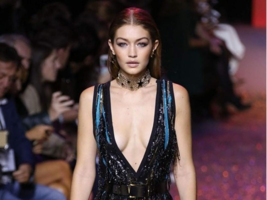 Gigi Hadid es hija de la ex modelo holandesa, Yolanda Foster, y Mohamed Hadid, empresario de origen palestino con sus buenos millones en el banco.