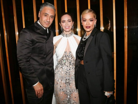 Taika Waititi, Emily Blunt y Rita Ora.