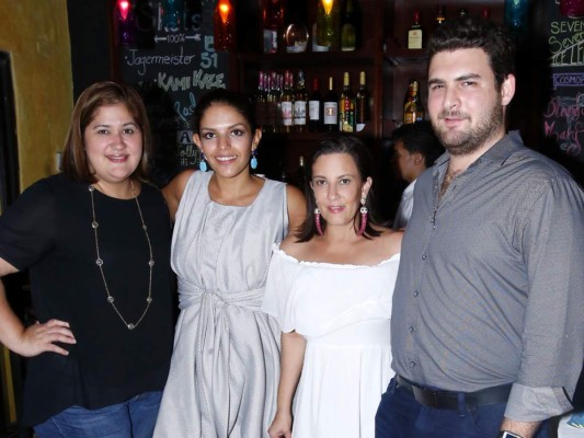 Tarde de moda y solidaridad en La Musa Gastropub