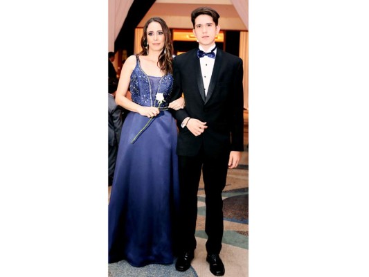 Prom: Seniors 2019 de la Discovery School fueron homenajeados con elegante velada