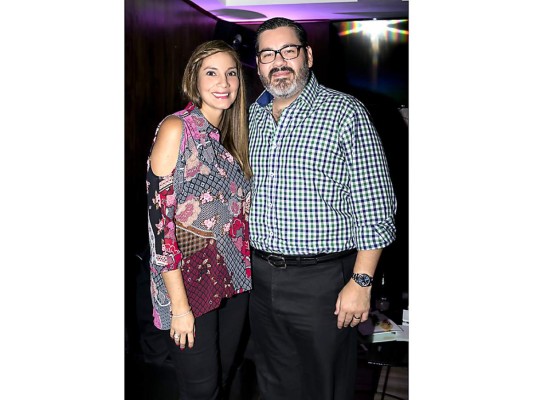 Entre vinos y cócteles aperturan Cloé en la Cité