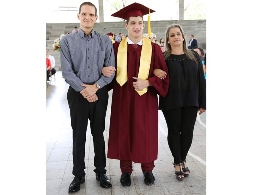 Entrega de títulos Mayan School II parte