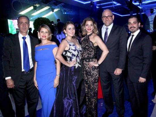 Glamorosa gala de la Escuela Internacional Sampedrana