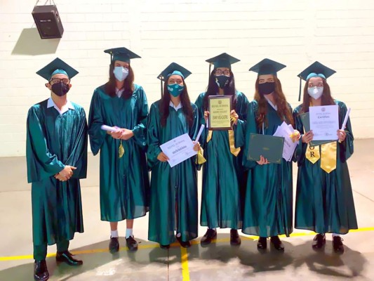 Sebastián, Chiara, Andrea, Evany, Monique y Gabriela Ayestas