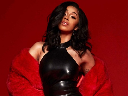 Cardi B <br/>Se convirtió rápidamente dueña del Hip Hop, su álbum de estudio Invasion Of Privacy se consolidaría y abriría un espacio como cantante más respetada en la última década.<br/>