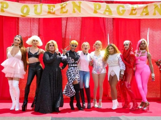'You Need To Calm Down' es un sencillo a favor de la comunidad LGBT y se incluyó a muchos íconos gay en el vídeo musical.