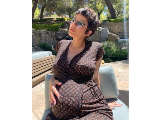 Halsey sorprendió a todos sus seguidores con una sesión fotográfica publicada en Instagram en enero donde la podimos ver luciendo su baby bump.