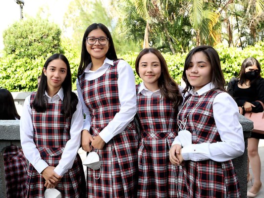 Confirmación de los alumnos de Macris School