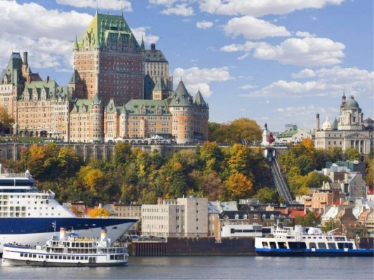 Québec, Canadá<br/>Lugar con casas de piedra cubiertas de nieve, rico en gastronomía para los amantes de las salchichas y asados al estilo alemán.<br/>