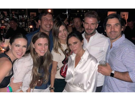 Jacky Bracamontes de fiesta con David y Victoria Beckham