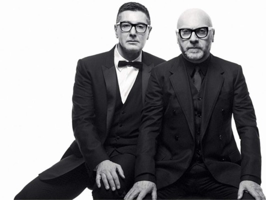 En el mundo de la moda también existen casos de fraude fiscal, y fue en 2016 que los diseñadores Domenico Dolce y Stefano Gabbana fueron condenados por un año y ocho meses de cárcel por un delito de evasión fiscal de aproximadamente 200 millones de euros.