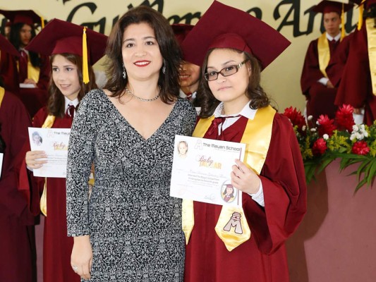 Entrega de títulos Mayan School II parte