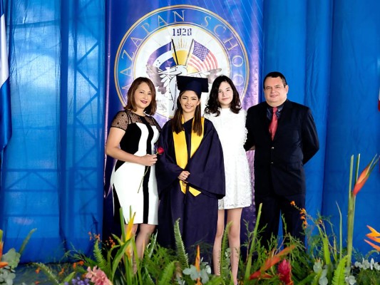 Amanda Puerto y familia