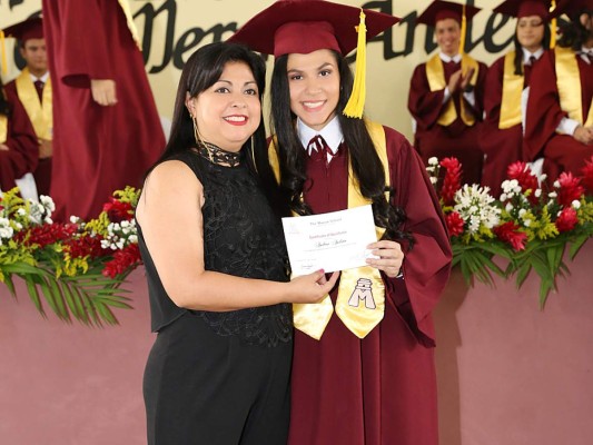 Entrega de títulos Mayan School II parte