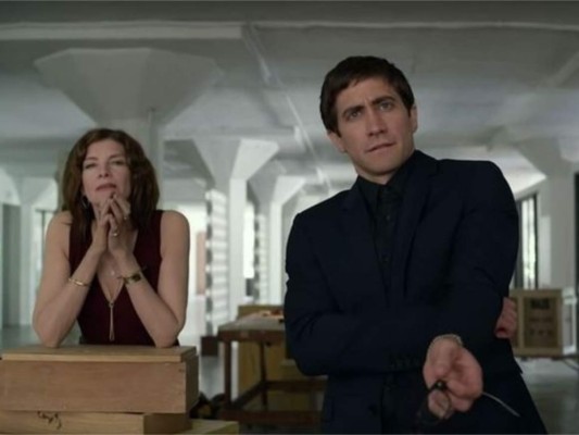 VELVET BUZZSAW Gyllenhaal interpreta a un crítico que refleja la parte más absurda e inmoral de las grandes exposiciones, un snob extremo rodeado de personajes excéntricos –ojo, que tenemos a Toni Collette, John Malkovich, Rene Russo. cuya vida cambia al descubrir unos cuadros realizados aparentemente por una persona que acaba de fallecer. A partir de ahí la película da un giro hacia el terror sobrenatural porque los cuadros tienen vida propia y asesinan a quien los posee.
