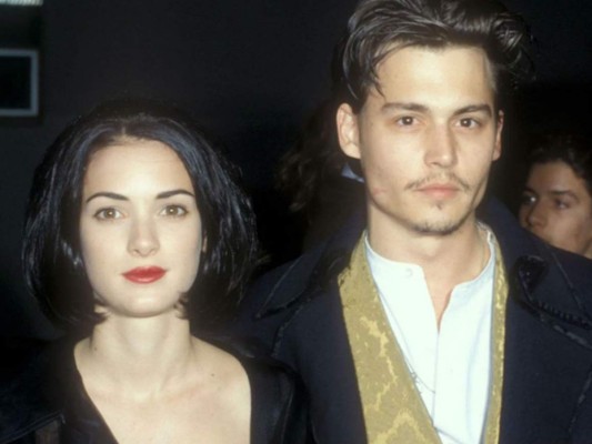 En 1989 conoció a Johnny Depp con quien mantuvo una intensa relación durante 3 años. Los actores estuvieron comprometidos pero por razones no dadas públicamente, terminaron su relación en 1993.