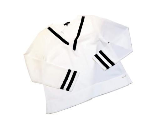 Top con las icónicas rayas náuticas marineras, el complemento perfecto<br/>para los paseos soleados o para un día de moda en la oficina
